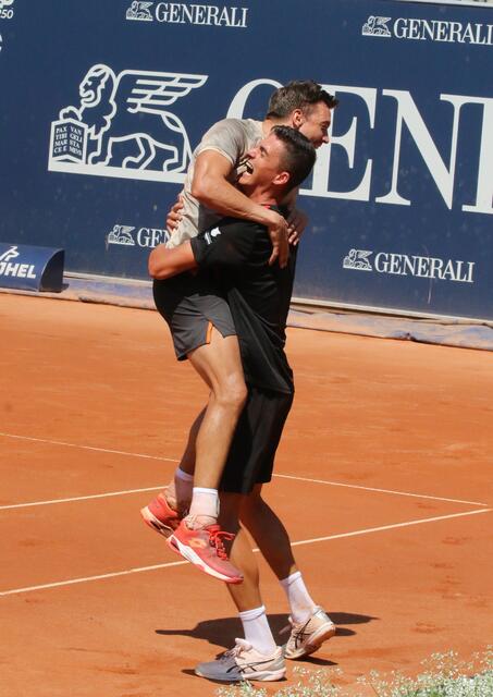 Jubelstimmung nach dem Matchball bei Alexander Erler und Andreas Mies