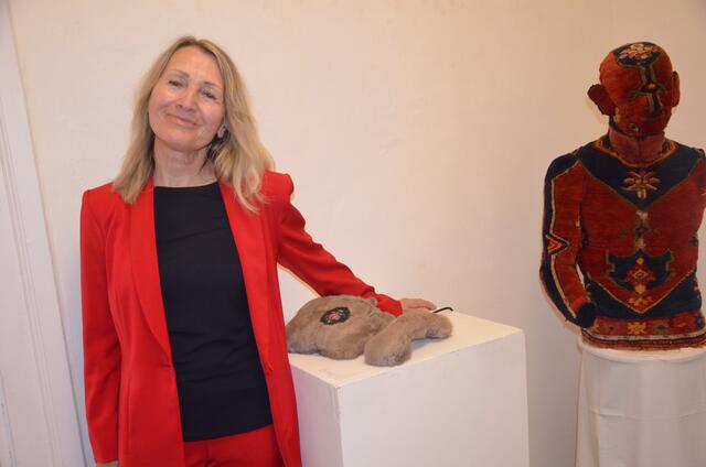 Sylvia Ofner mit ihrer Pelzkunst