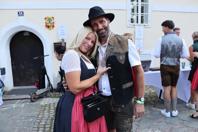 Petra und Helmut sind das Rettl Kirchtagspärchen 2024. | Foto: MeinBezirk.at