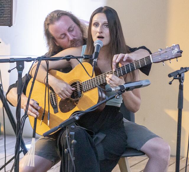 Crossing Strings: Markus Schlesinger und Carina Maria Linder  | Foto: Gerhard MALY