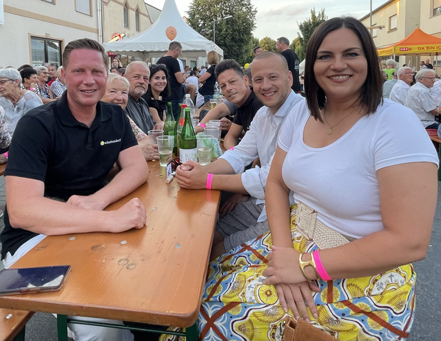 Bürgermeister Thomas Hoffmann genoss nach seiner Ansprache das Fest gemeinsam mit Landeshauptmann-Stellvertreterin Astrid Eisenkopf. | Foto: Lia Schuster