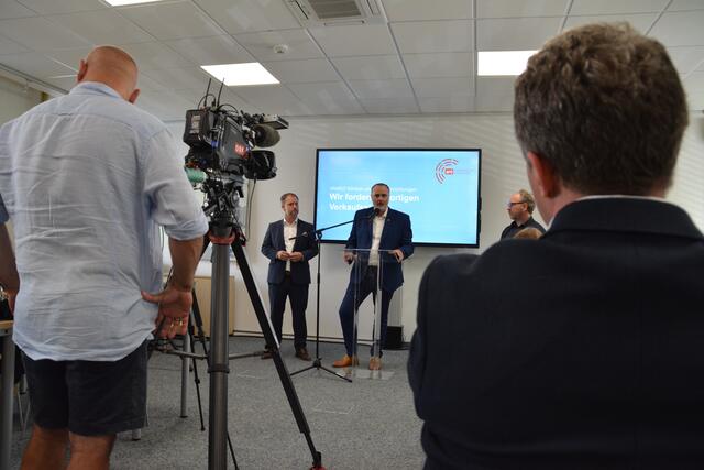 Die Pressekonferenz zum VAMED-Verkauf fand im SPÖ-Landtagsklub in Eisenstadt statt. | Foto: Tscheinig
