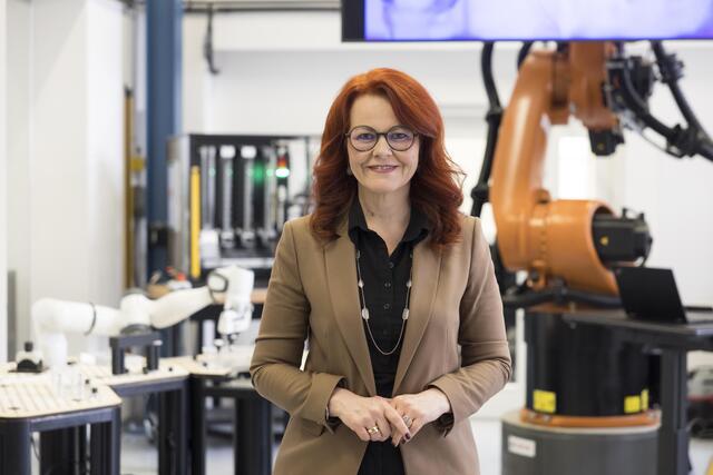 LRin Hagele: „Mit diesem Projekt trägt der Forschungsstandort Tirol wesentlich dazu bei, eine nachhaltige Lösung für die internationale Plastikmüll-Krise zu finden.“
| Foto: © Land Tirol/Sedlak