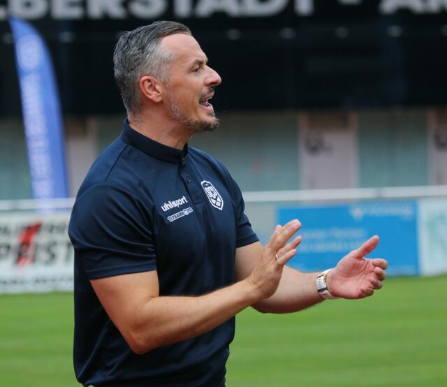 Trainer Elvir Karahasanovic feuerte seine Mannschaft an.