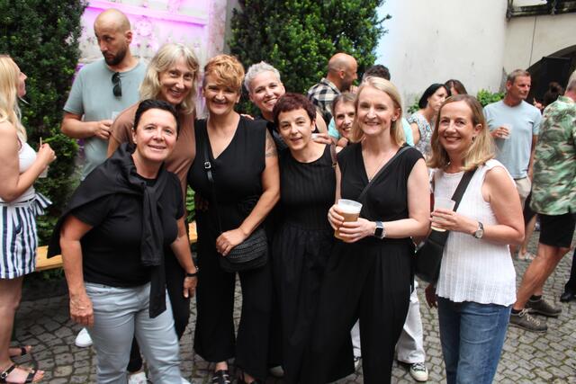 Internationale Freundinnengruppe