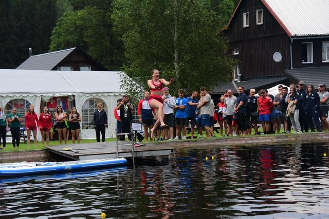 Badespaß für die Junioren-Weltmeisterin | Foto: Robert Hetfleisch