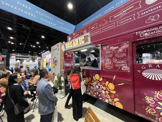 Food Festival Flair in der Messehalle beim AGRANA Food Truck mit veganen Bio-Speisen und innovativen Speiseeis-Kreationen
 | Foto: Steven Metzer