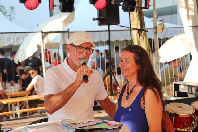 DJ Franky im Gespräch mit der Ausschussobfrau für Sport und Vereine Monika Dunkl | Foto: Edith Ertl