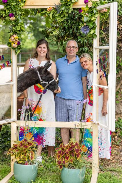 Raphaela Ehrenhofer (Regebogental), Michael Trittinger (Burger Safare GmbH) und Margarete Weiss-Beck (Regenbogental). | Foto: Husar