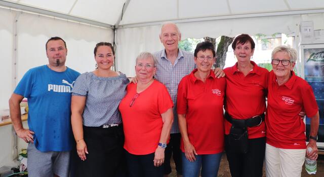 Kalsdorfs Pensionistenverband-Obmann Werner Grubholz (Bildmitte) mit seinem Team | Foto: Edith Ertl