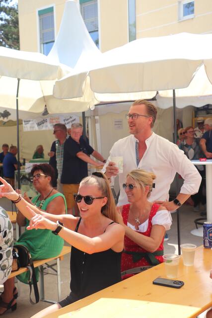 Pop- und Rock-Sängerin Toria mit ihrem Vater und Gesangspartner Oliver Wieser. | Foto: Edith Ertl