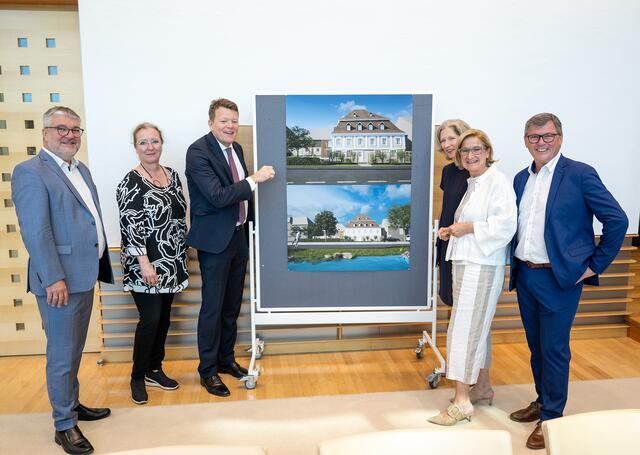 Martin Grüneis, Petra Patzelt, Lorenz Birklbauer, Verena Knott-Birklbauer, Landeshauptfrau Johanna Mikl-Leitner und Bürgermeister Peter Grafeneder - | Foto: NLK Pfeffer
