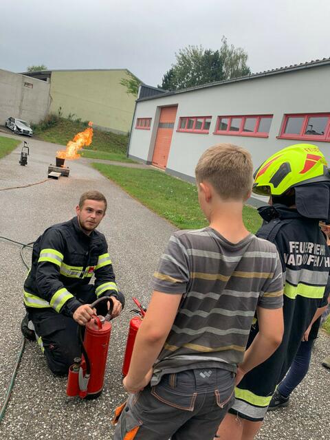 Nach einer kurzen Einschulung ging es auch schon los | Foto: (alle) FF Waidhofen/Thaya