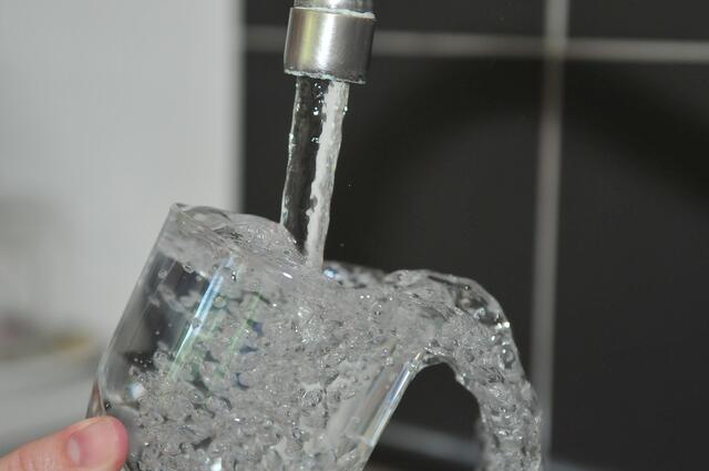 Die getroffenen Notfallmaßnahmen haben Wirkung gezeigt, die zuletzt durchgeführten Proben waren negativ. Somit ist das Trinkwasser in der Gemeinde Aldrans wieder uneingeschränkt genießbar.  | Foto: Symbolbild (pixabay)