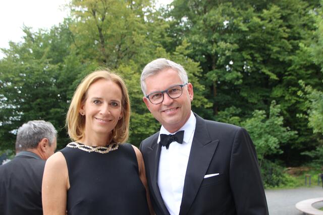 Finanzminister Magnus Brunner mit Ehefrau Eva. | Foto: Martin Schöndorfer, 2024