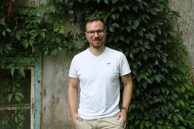 Marco Luley ist Obmann und kreativer Kopf des Leobener Theatervereins "The LEctors". Aus seiner Feder stammen die Stücke, er führt aber auch Regie und steht selbst auf der Bühne. | Foto: MeinBezirk