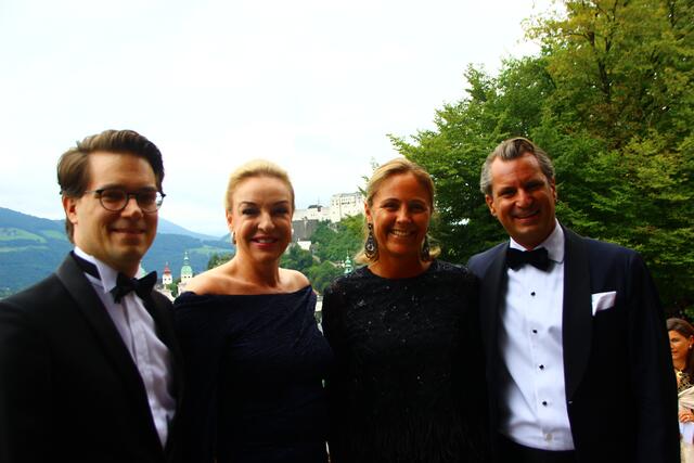 Die Gastgeber des Festspielempfanges (v.l):  Lukas Crepaz (Kfm. GF Salzburger Festspiele), Kristina Hammer (Salzburger Festspielpräsidentin), Barbara und Peter Unterkofler (IV-Präsident Salzburg) | Foto: Martin Schöndorfer, 2024