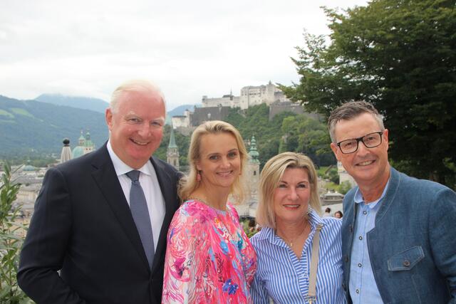 Beim IV Empfang 2024 (v.l.): Bgm. Stellvertreter Florian Kreibich mit Gattin Elisabeth, Kurt Katstaller (Wirtschaftsbund) mit Gattin. | Foto: Martin Schöndorfer, 2024