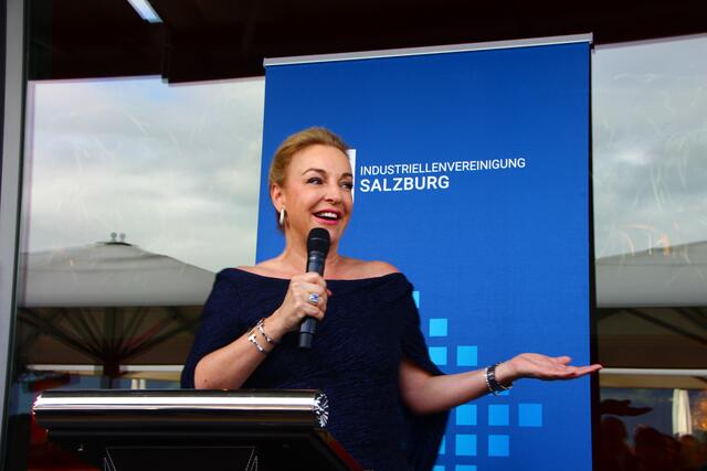 „Die Salzburger Festspiele freuen sich über den jährlichen gemeinsamen Empfang mit der Industriellenvereinigung, machte doch bereits Max  einhardt die Stadt jeden Sommer nicht nur zum kulturellen Zentrum Europas, sondern auch zum gefragten Treffpunkt der Spitzen aus Wirtschaft, Politik und Kultur aus aller Welt. Und das hat sich bis heute nicht geändert. Hier werden Kontakte geknüpft, Gespräche geführt, Ideen ausgetauscht und Meinungen geformt“, erklärt Festspielpräsidentin Kristina Hammer. | Foto: Martin Schöndorfer, 2024