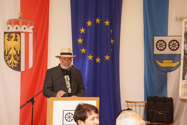 Durch das Programm führte Gerald Bogner.  | Foto: Helmut Eder