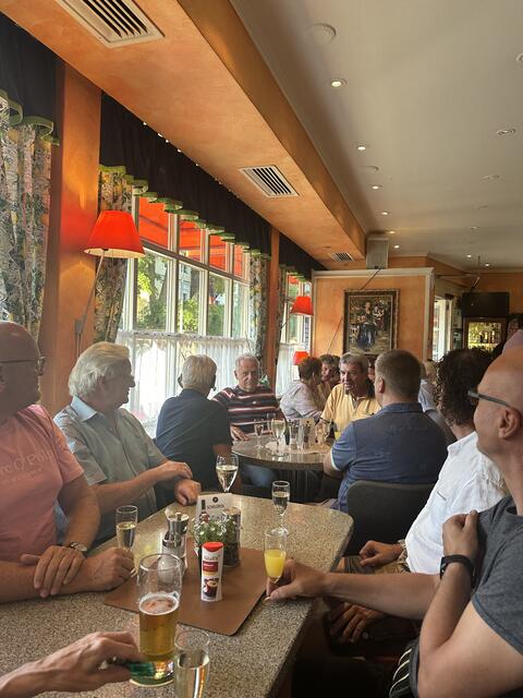 Das Schnuderl war bei der Eröffnungsfeier bis auf den letzten Platz gefüllt. | Foto: Hollinger