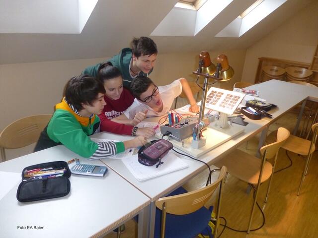 Experimentieren mach Spaß und man lernt gleichzeitig etwas fürs Leben. | Foto: Walter Baierl