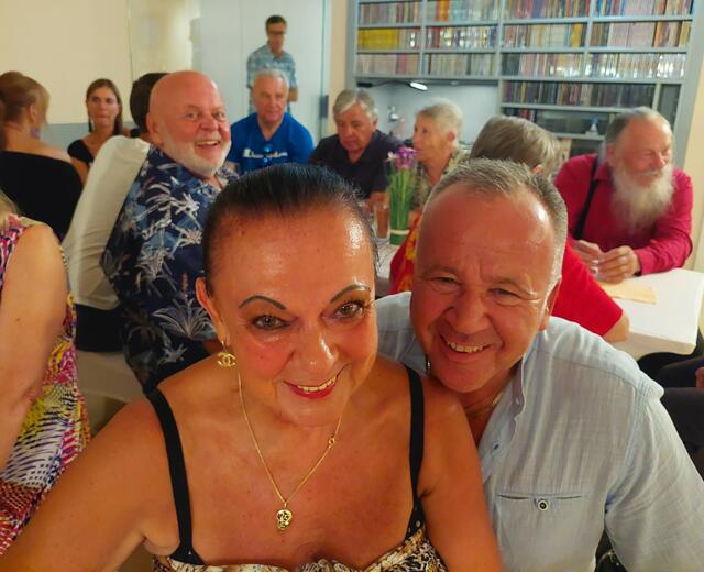 Am 28.72024 hat  Tanzschulbesitzerin Christina Blaha ihren 65. Geburtstag in ihrer Tanzschule gefeiert. Die rund 60 Gäste, allesamt aktuelle und ehemalige Tanzschülerinnen und Tanzschüler, hatten mit ihr am Vorabend im Rahmen einer Grillparty bei bester Laune  gefeiert. Gesichtet wurde auch der weltweite Wertungsrichter und Tanzschulinhaber Siegfried Schellander. | Foto: Ernst Viehberger