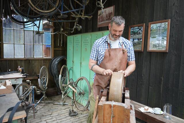 Ein Scherenschleifer | Foto: Andrea Glatzer