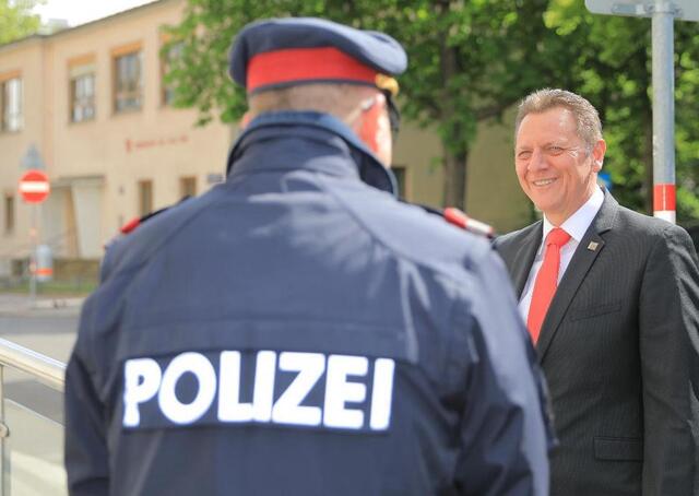 "Es ist höchste Zeit, dass die Personaldecke aufgestockt und die Polizistinnen und Polizisten vor Ort unterstützt werden", sagt Bezirksvorsteher Thomas Steinhart (SPÖ).  | Foto: Bezirksvorstehung Simmering