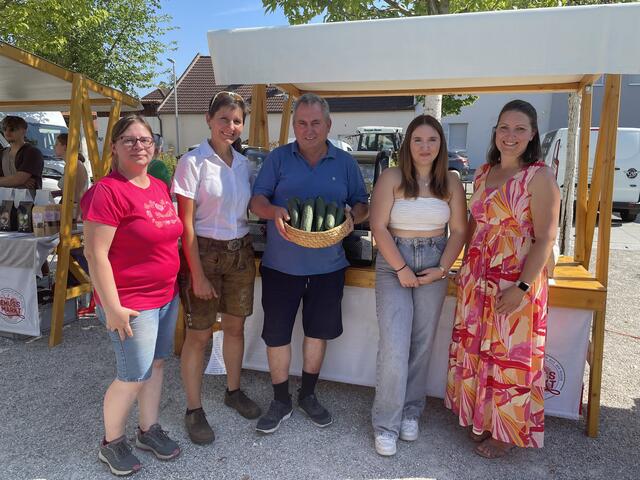Cornelia Koger, Monika Altmann, Bürgermeister von Lanzenkirchen Bernhard Karnthaler, Lea Pfeiffer und Bürgermeisterin von Hochwolkersdorf, Bianca Fürst. | Foto: Plavec-Liska