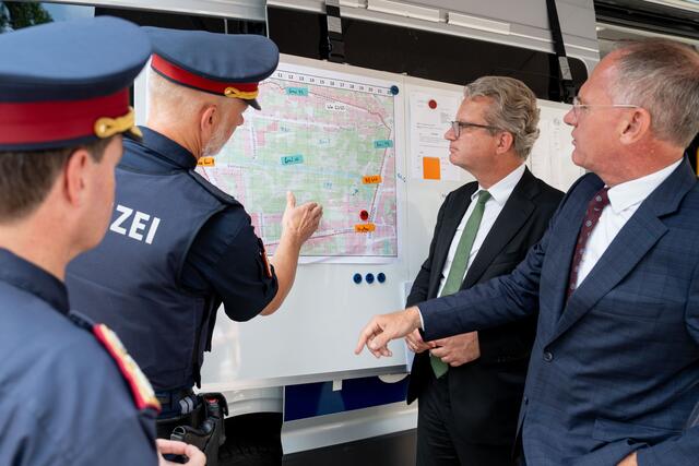 Lagebesprechung: LH Christopher Drexler und Innenminister Gerhard Karner. | Foto: Land Steiermark