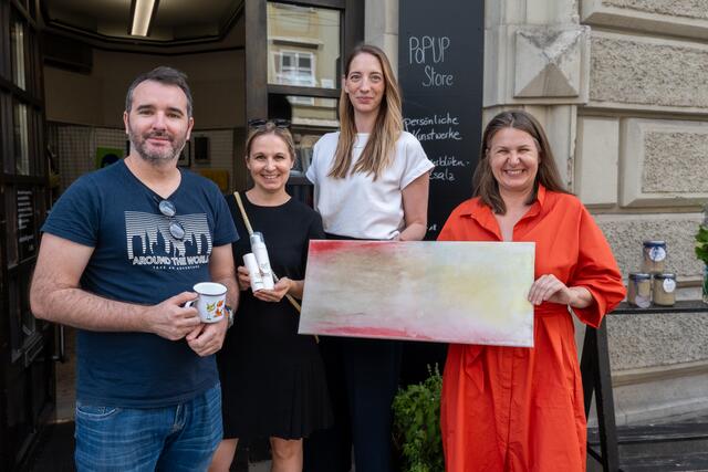 Neben den wechselnden Ausstellerinnen ist von Juli bis August LebensGroß als fixer Bestandteil anzutreffen.  | Foto: Stadt Graz