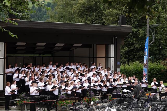 Große Chöre sorgten für große Begeisterung. | Foto: Annelies Zettinig