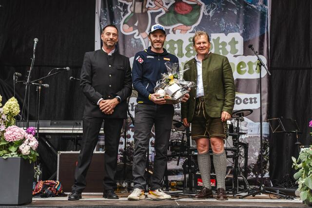 Einige Saalfeldner Sportler wurden für ihre Leistungen geehrt – hier: Biathlet Simon Eder. | Foto: Michael Geißler