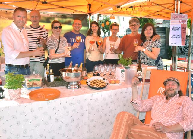 Organisator Michael Vesely im Kreise der Mitveranstalter | Foto: Herbert Schleich
