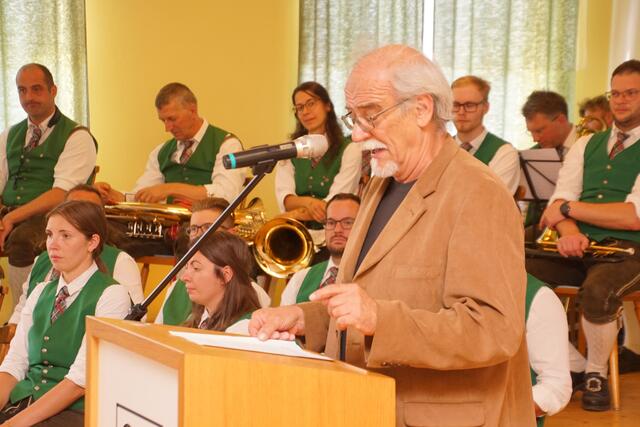 In seiner Laudatio würdigte, Ivan Slavik vom Regionalmuseum Krumau, enger und langjähriger Mitarbeiters Wagner, die Verdienste des diesjährigen Preisträgers. | Foto: Helmut Eder