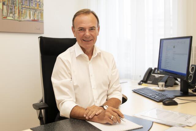 Bezirksvorsteher Gerald Bischof (SPÖ) im Gespräch mit MeinBezirk. | Foto: BV23/Genitheim