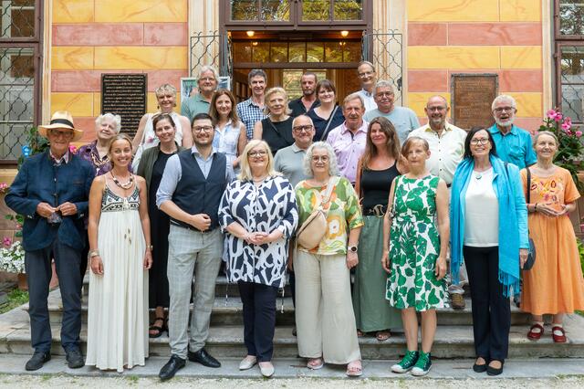 Anwesende AusstellerInnen sowie Vize-Bürgermeisterin Angelika Hinteregger, Kulturstadtrat Lukas Gradnitzer und Kulturausschuss-Obfrau GR Ingrid Paulitsch, GR Andrea Penker, Ersatz-GR Andrea und Wolfgang Schmölzer | Foto: Erich Auer
