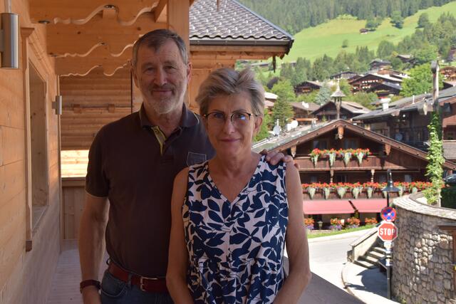 Ferdinand und Gitti Gschösser sind jedes Jahr auf die Gäste gespannt, die ihrem Beherbergungsbetrieb durch das Forum zugeteilt werden.  | Foto: Barbara Fluckinger