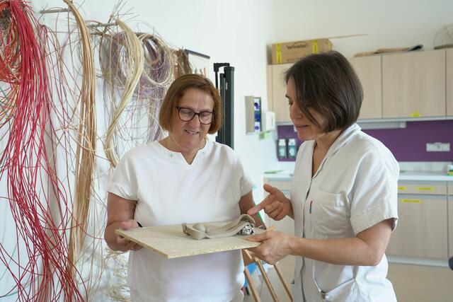 Oberärztin Michaela Heckmann (Fachärztliche Leiterin) und Andrea Himsl (Ergotherapeutin) sind an der Tagesbehandlung für psychische Gesundheit tätig. | Foto: OÖG