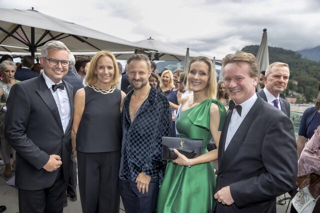 Finanzminister Magnus Brunner mit Gattin Eva, Philipp Hochmair (Jedermann 2024), Gisela und Georg Knill (IV Präsident-Österreich) | Foto: IV-Salzburg / wildbild