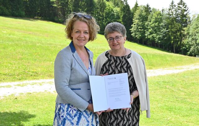 Bildungs-Landesrätin Christiane Teschl-Hofmeister und Direktorin Rosina Neuhold. | Foto: Jürgen Mück