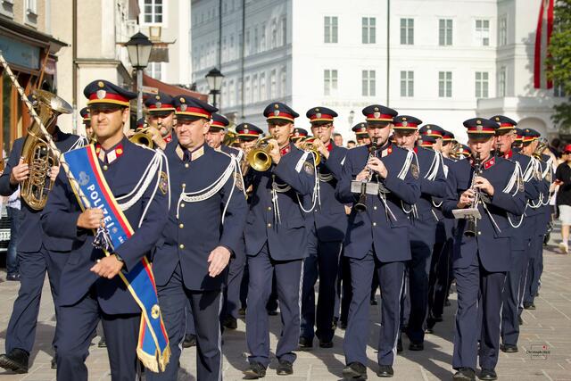 Die Salzburger Polizeimusik sorgte bei der Festspieleröffnung bei herrlichem Wetter für musikalische Klänge. | Foto: Polizei Salzburg