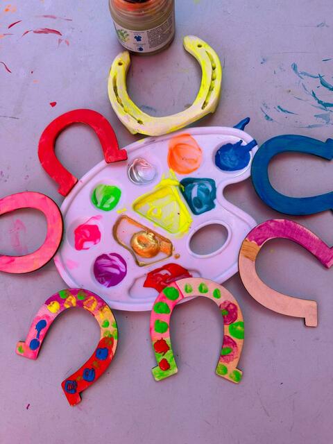 Basteln, Malen, Spielen ... das Programm wird bunt gestaltet.  | Foto: Lara Pittino