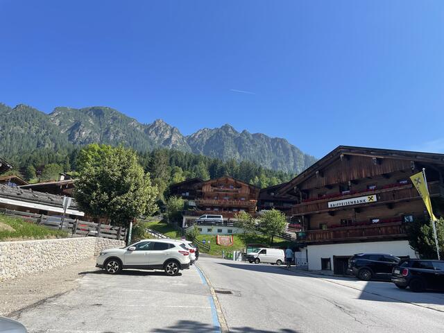 Das Dorf bereitet sich jedes Jahr aufs neue für das Europäische Forum Alpbach vor.  | Foto: Barbara Fluckinger