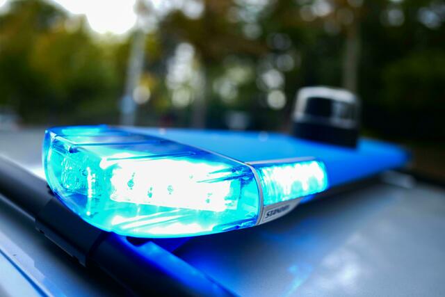 Eine 16-jährige Jugendliche soll am 25. Juni von zwei Männern am Areal des Public Viewings am Rathausplatz vergewaltigt worden sein. (Symbolbild) | Foto: EVA MANHART / APA / picturedesk.com 