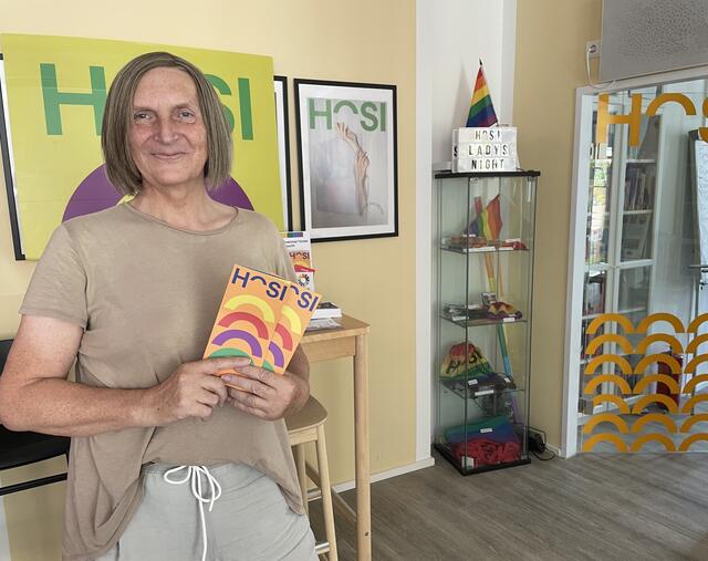 Conny Felice über ihre Aufgaben als HOSI-Geschäftsführerin und das Pride-Festival.  | Foto: Lisa Gold