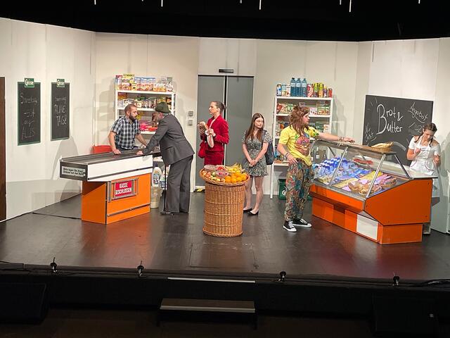 Das letzte Herbststück "Liebe unter Salzstangerl" spielte in einem Supermarkt.  | Foto: MeinBezirk