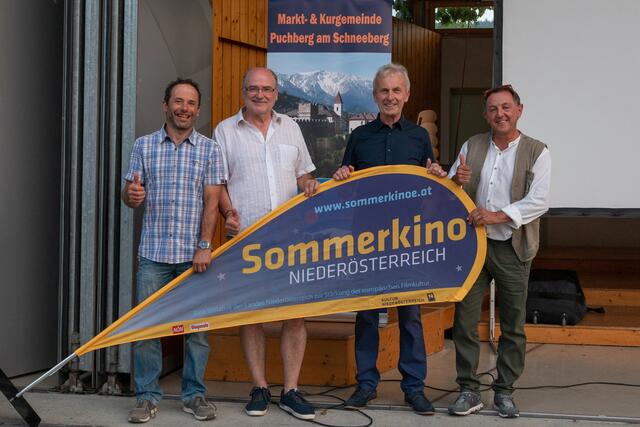 Hannes Jägersberger, Wirtschaftsbundobmann Martin Hausmann, Florian Diertl und Bürgermeister Christian Dungl im Musikpavillon.