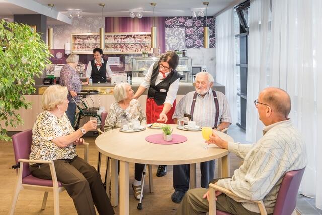 Im Haus Föhrenhof wird am 13. August ein Heurigennachmittag veranstaltet.  | Foto: Jansenberger